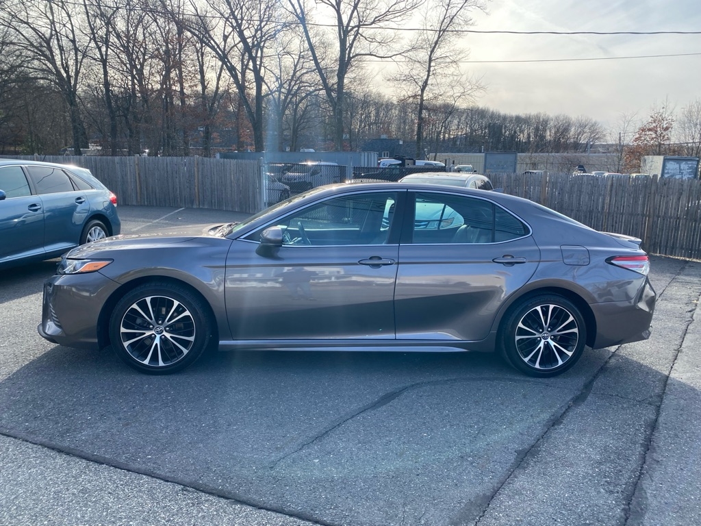 Toyota Camry SE 2019