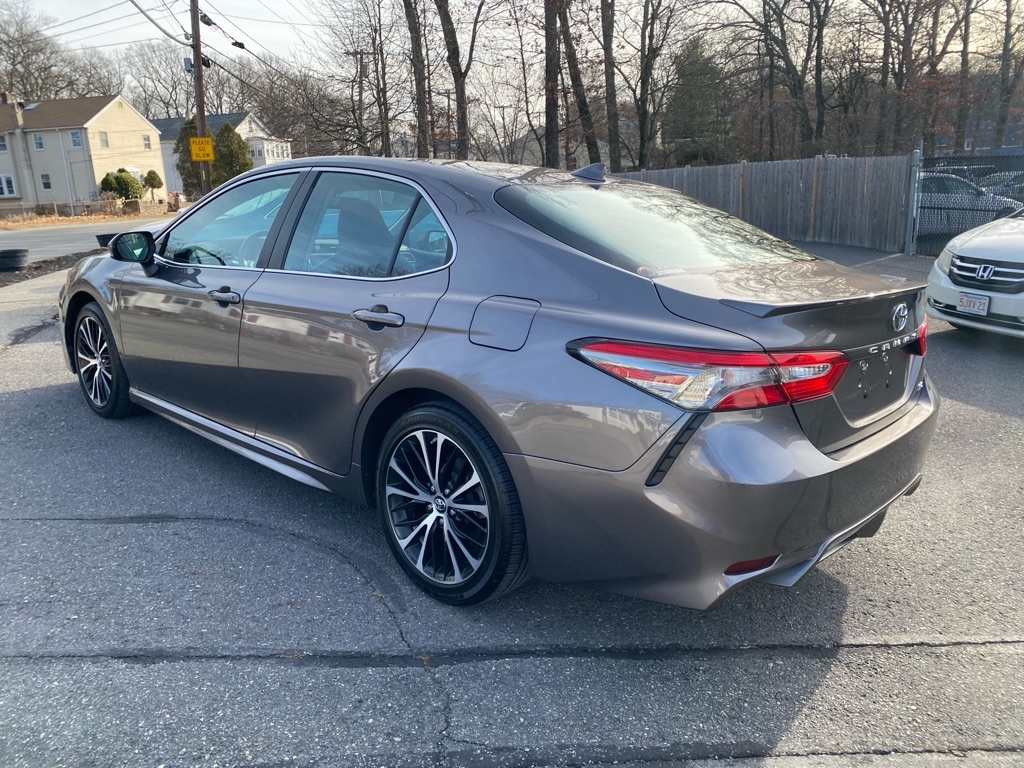 Toyota Camry SE 2019
