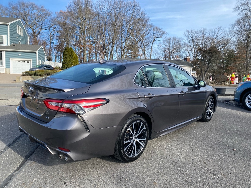 Toyota Camry SE 2019
