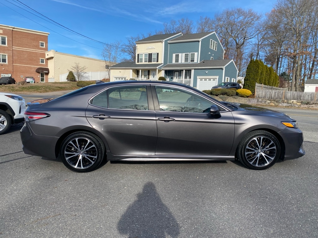 Toyota Camry SE 2019