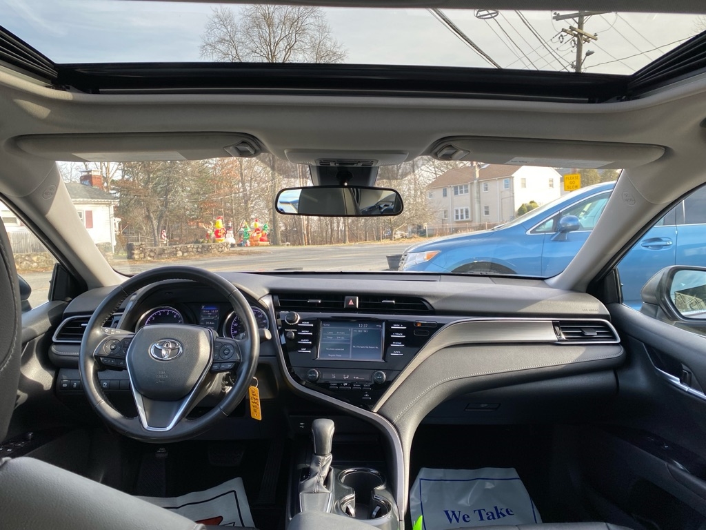 Toyota Camry SE 2019