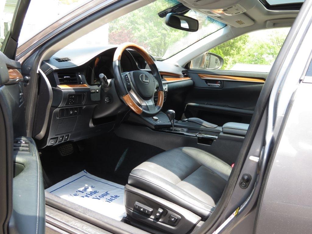 Lexus ES 300h Sedan 2014