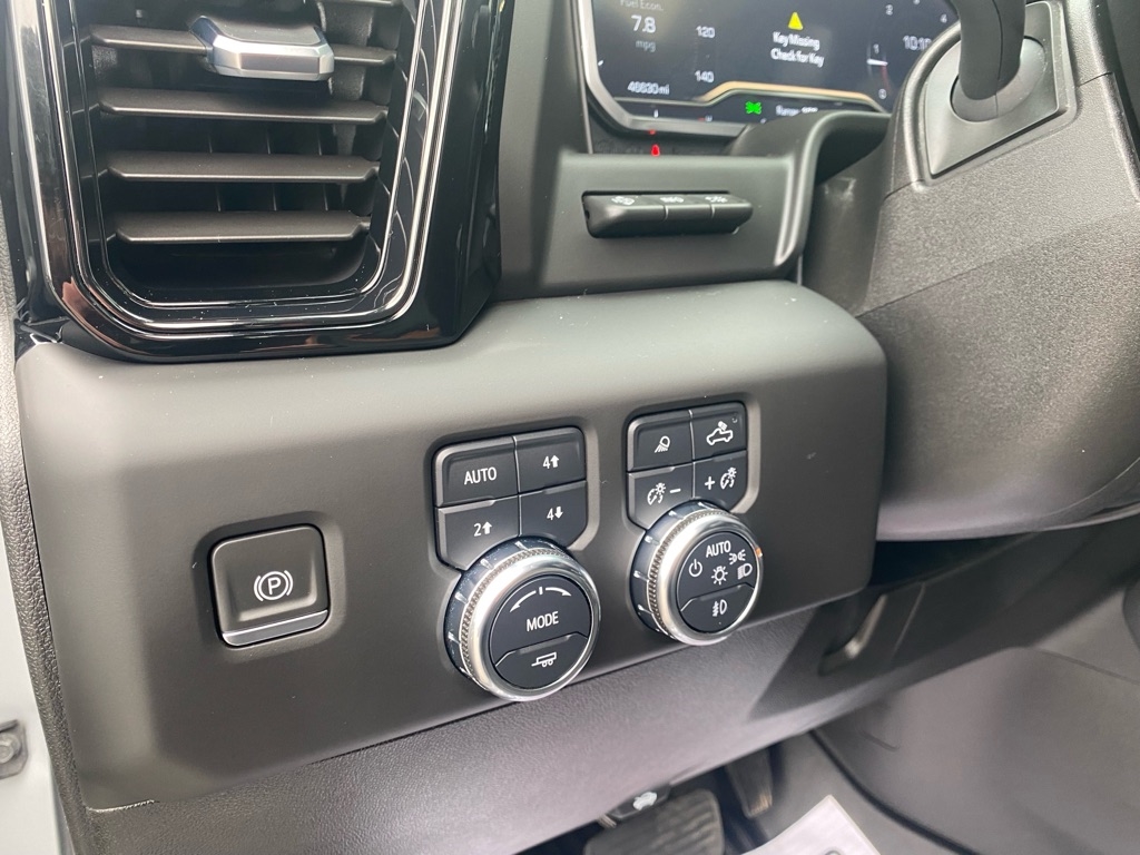 GMC Sierra 2500HD AT4 Crew Cab 4WD 2024