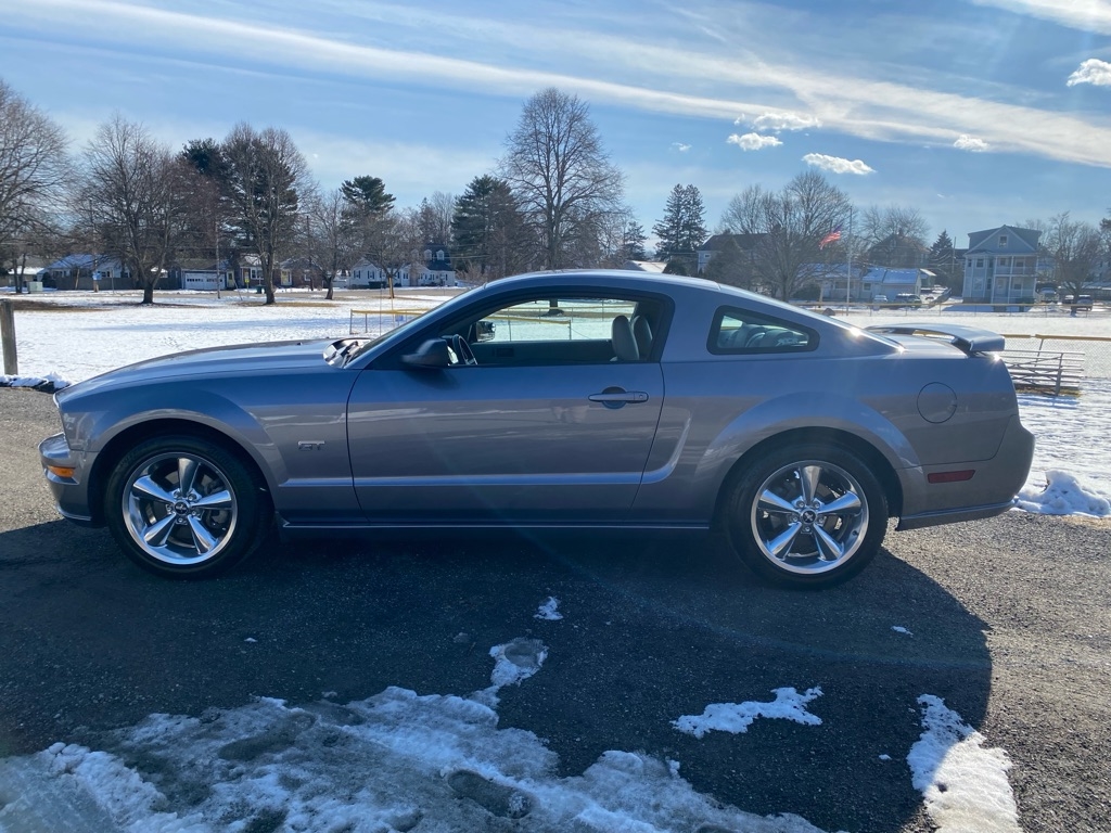 Ford Mustang GT Deluxe Coupe 2006
