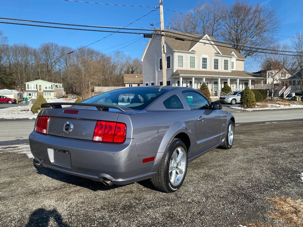 Ford Mustang GT Deluxe Coupe 2006