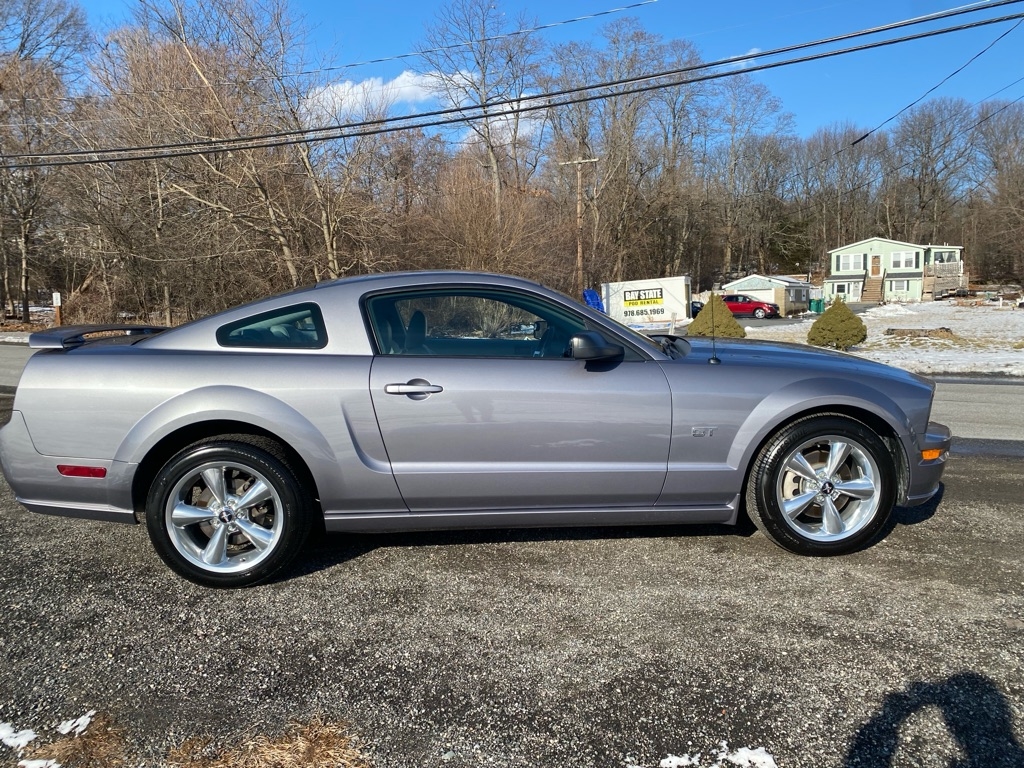 Ford Mustang GT Deluxe Coupe 2006