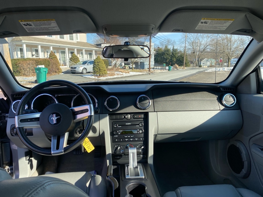 Ford Mustang GT Deluxe Coupe 2006