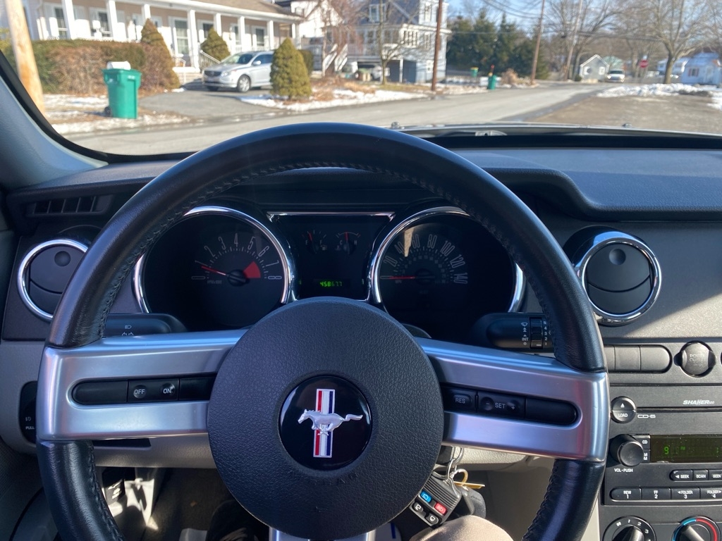 Ford Mustang GT Deluxe Coupe 2006