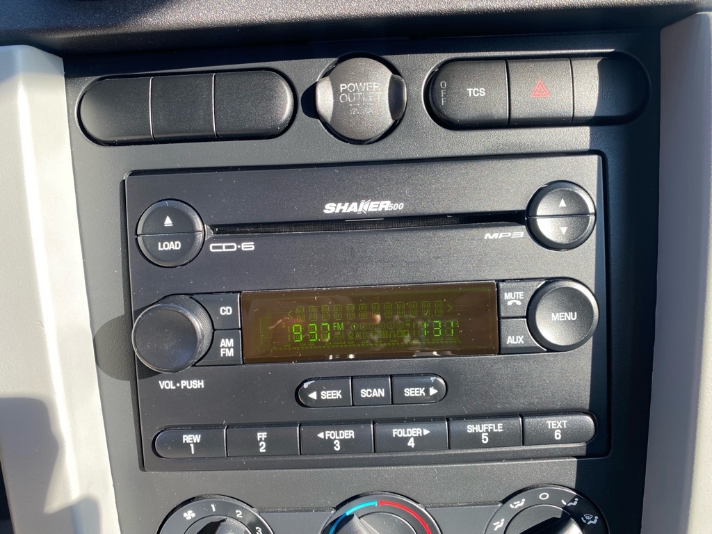 Ford Mustang GT Deluxe Coupe 2006