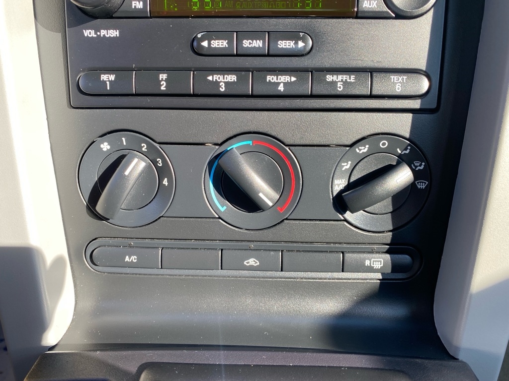 Ford Mustang GT Deluxe Coupe 2006