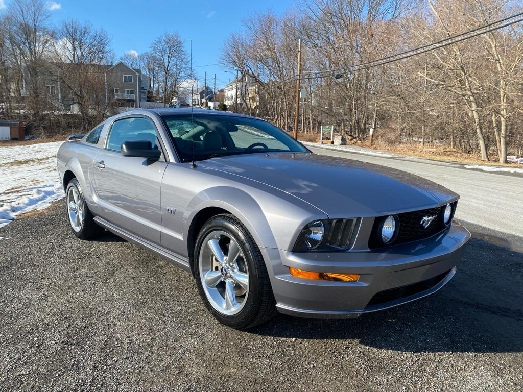 Ford Mustang GT Deluxe Coupe 2006