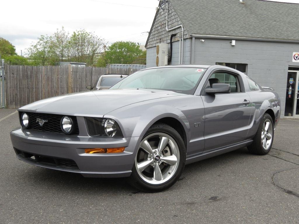 Ford Mustang GT Deluxe Coupe 2006