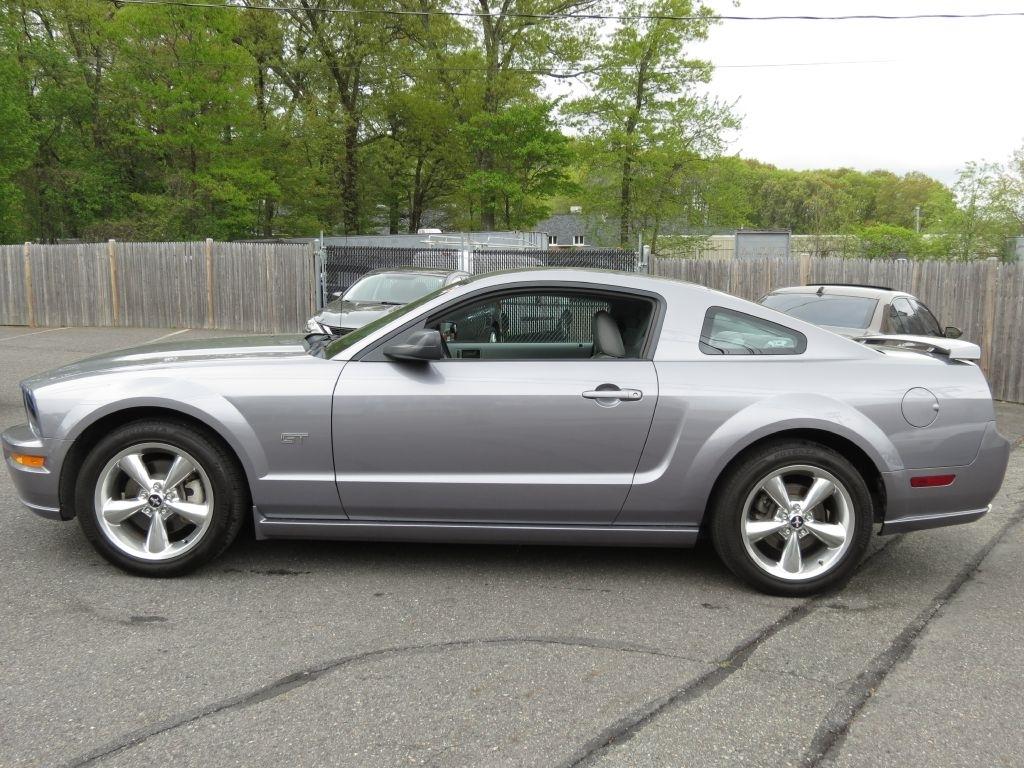 Ford Mustang GT Deluxe Coupe 2006