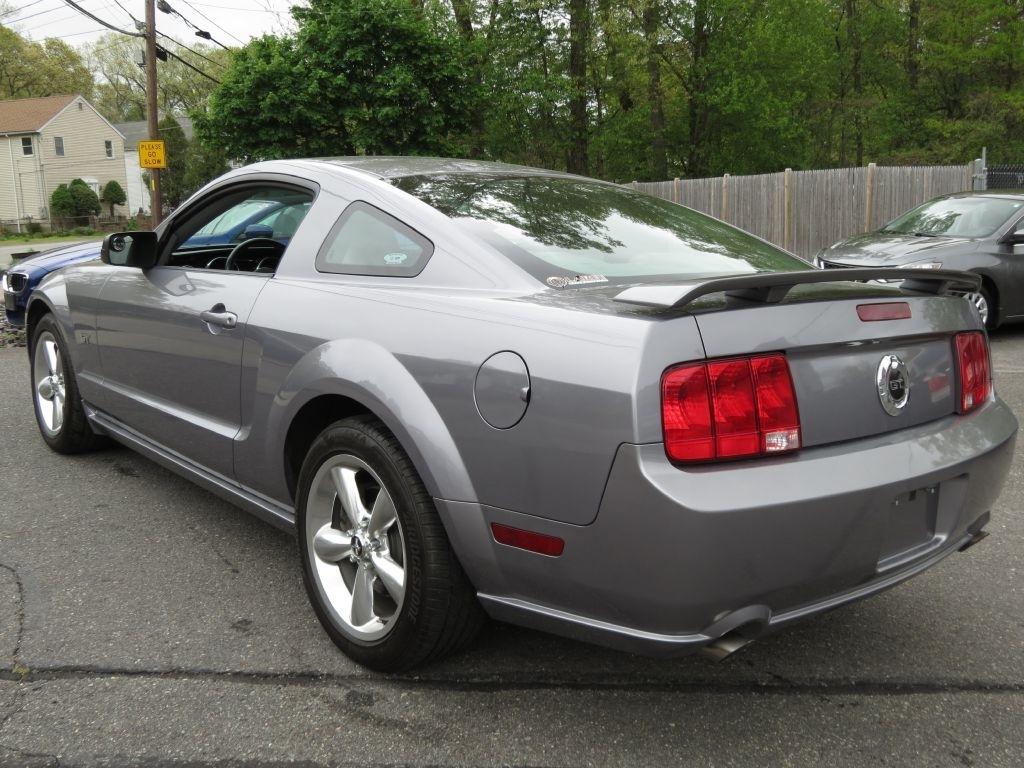 Ford Mustang GT Deluxe Coupe 2006