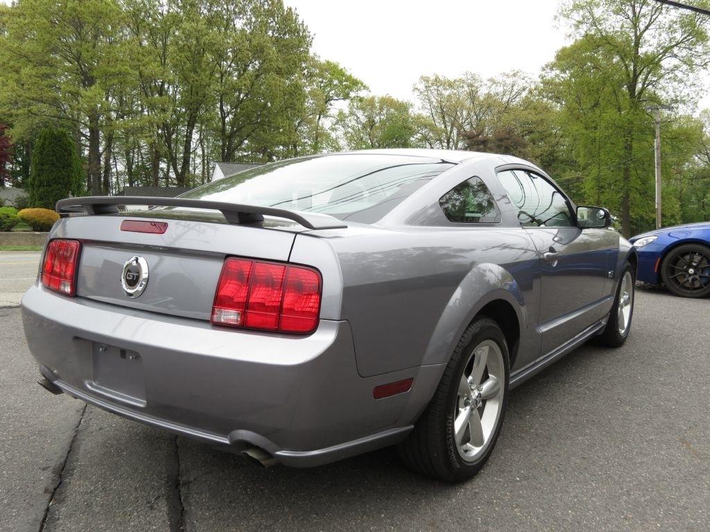Ford Mustang GT Deluxe Coupe 2006