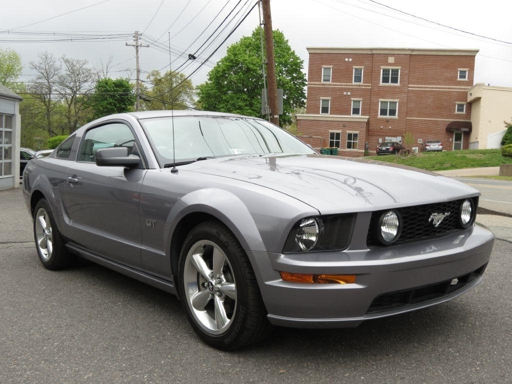 Ford Mustang GT Deluxe Coupe 2006