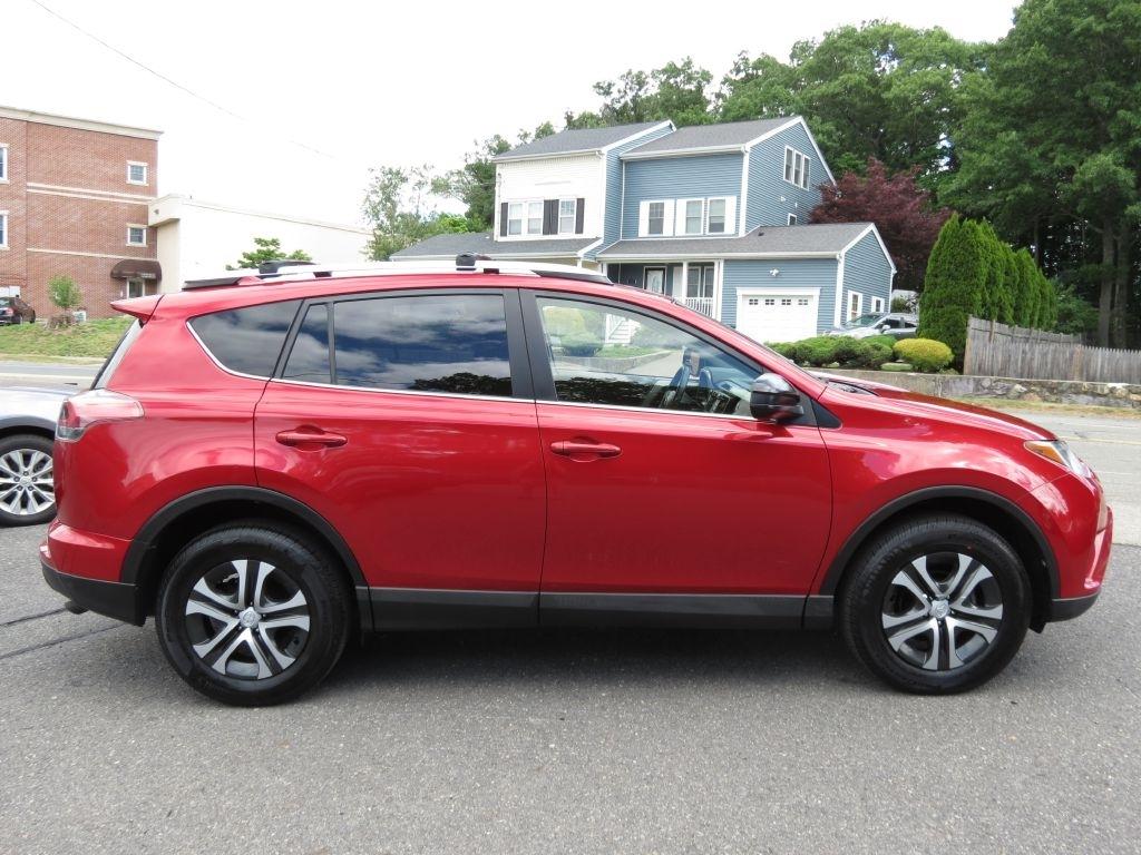 Toyota RAV4 LE AWD 2016