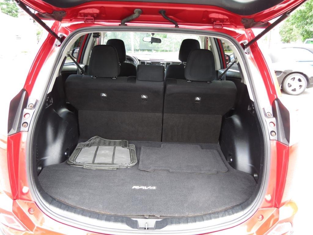 Toyota RAV4 LE AWD 2016