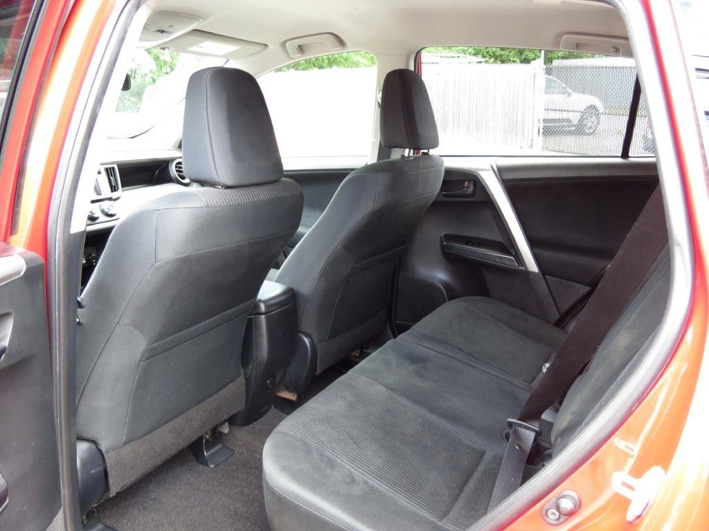 Toyota RAV4 LE AWD 2016