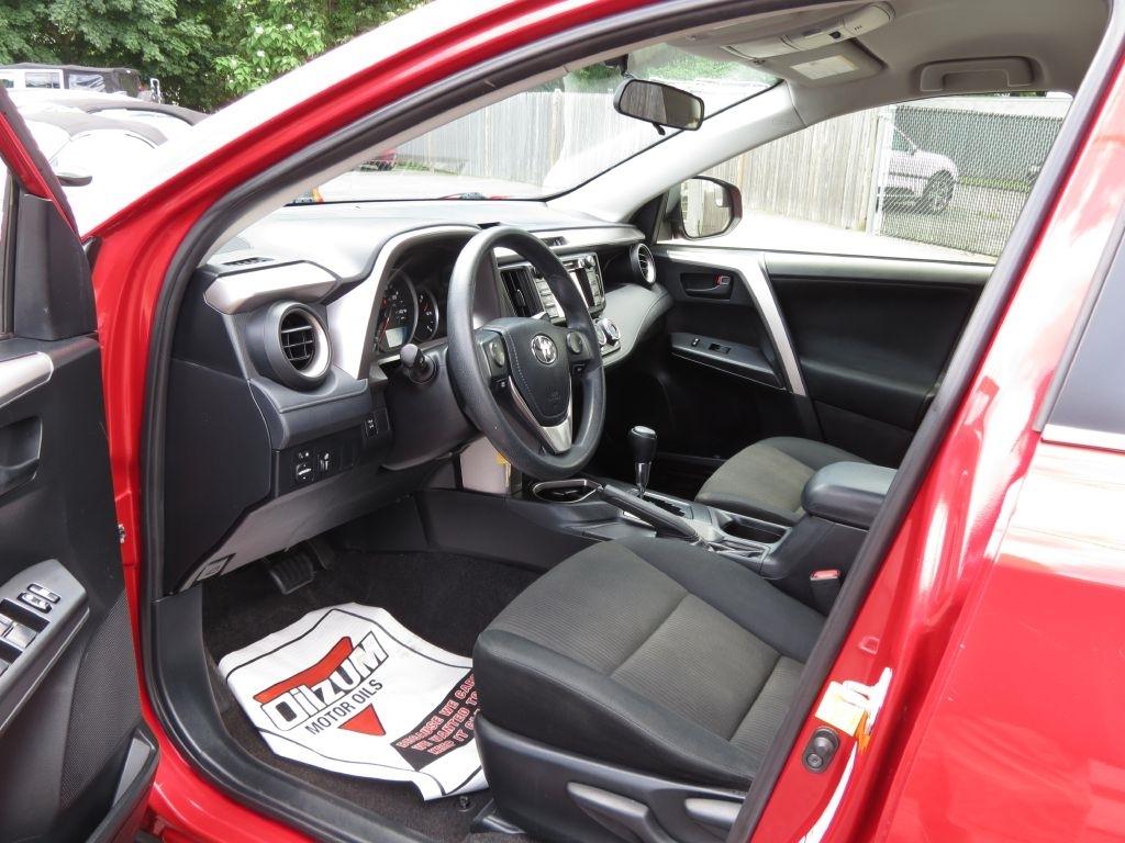 Toyota RAV4 LE AWD 2016
