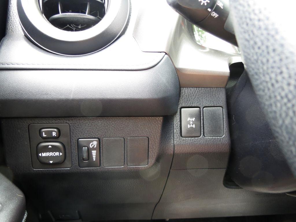 Toyota RAV4 LE AWD 2016
