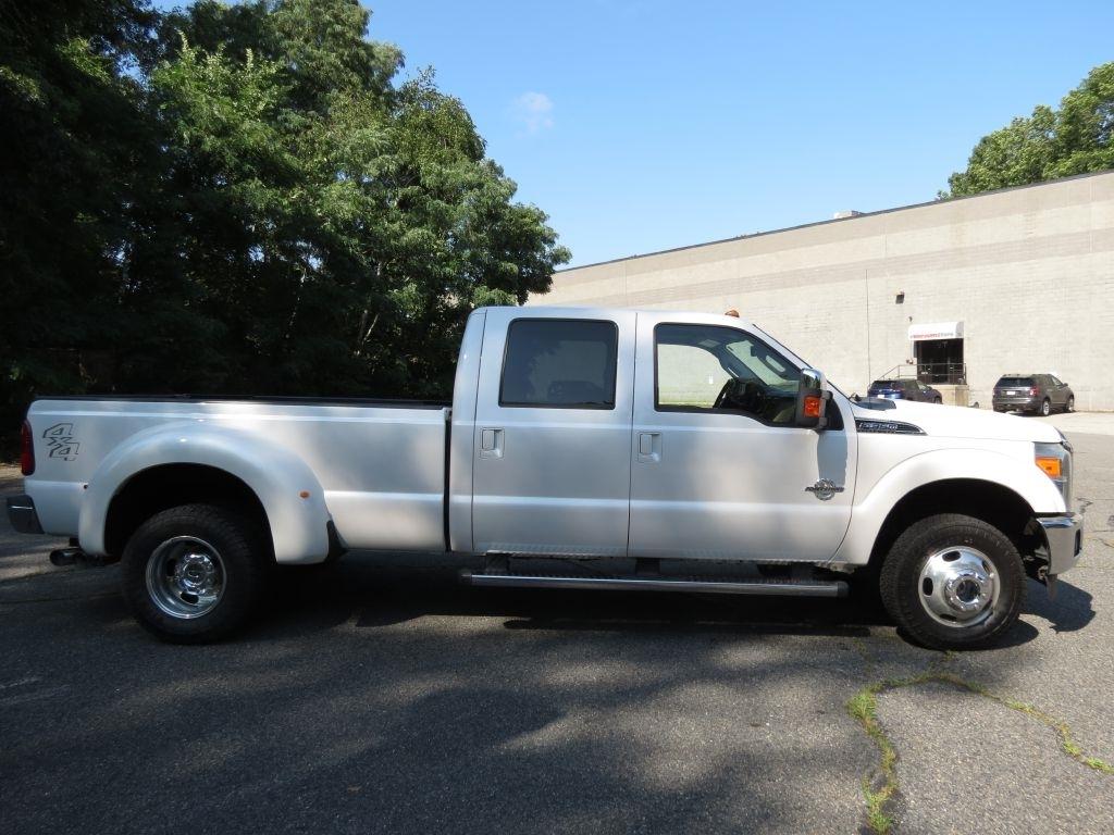 Ford F-350 SD Lariat Crew Cab DRW 4WD 2011