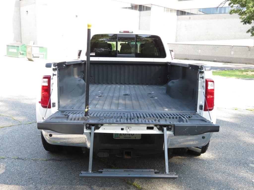 Ford F-350 SD Lariat Crew Cab DRW 4WD 2011