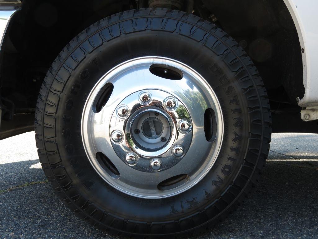 Ford F-350 SD Lariat Crew Cab DRW 4WD 2011