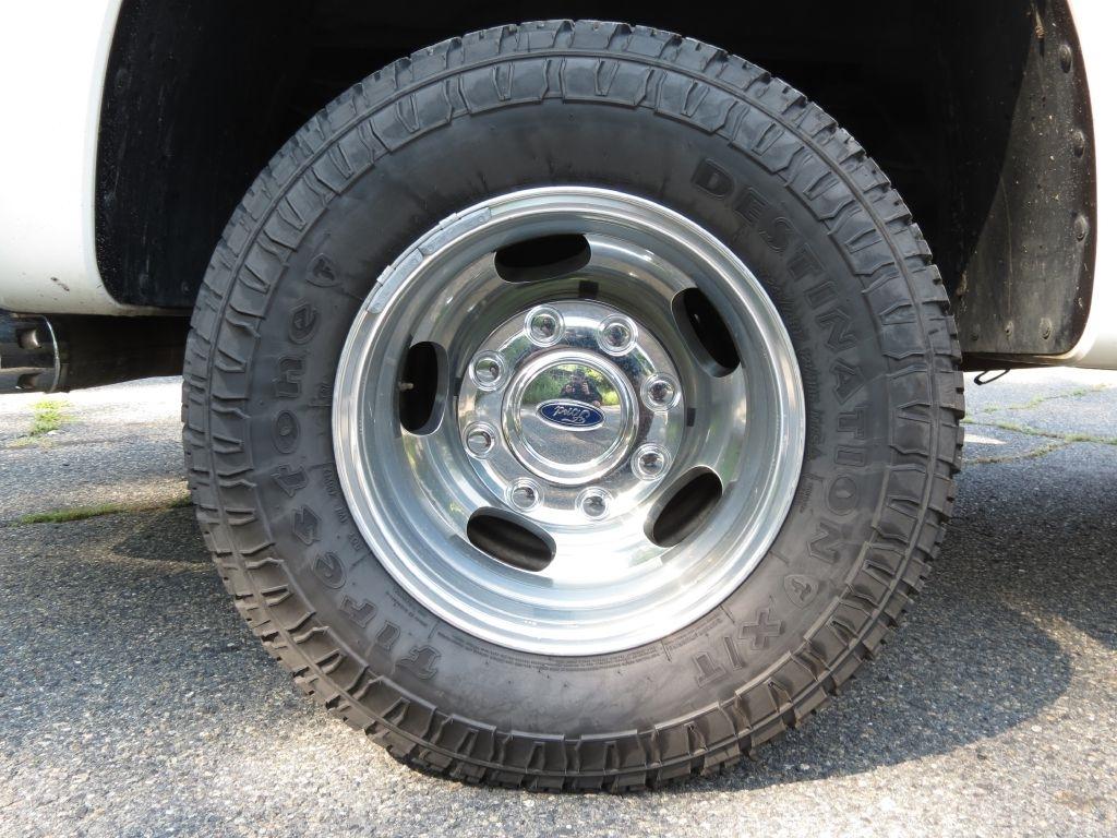 Ford F-350 SD Lariat Crew Cab DRW 4WD 2011