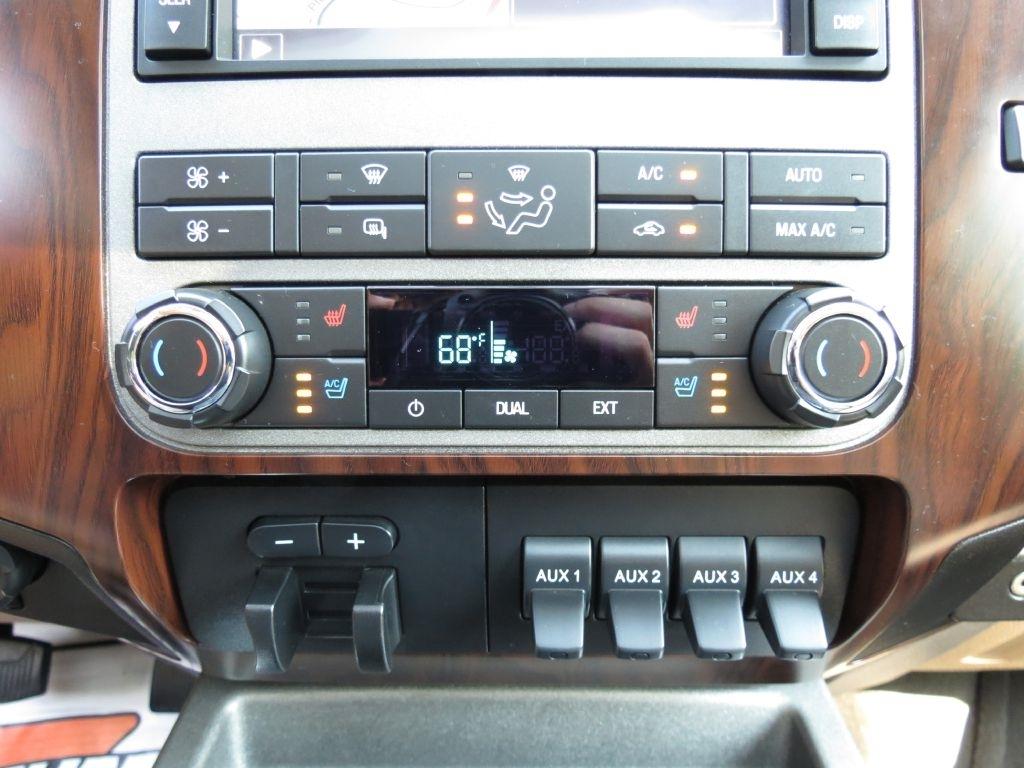 Ford F-350 SD Lariat Crew Cab DRW 4WD 2011