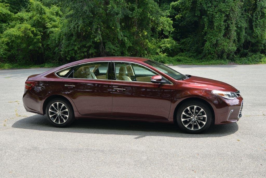 Toyota Avalon XLE 2017