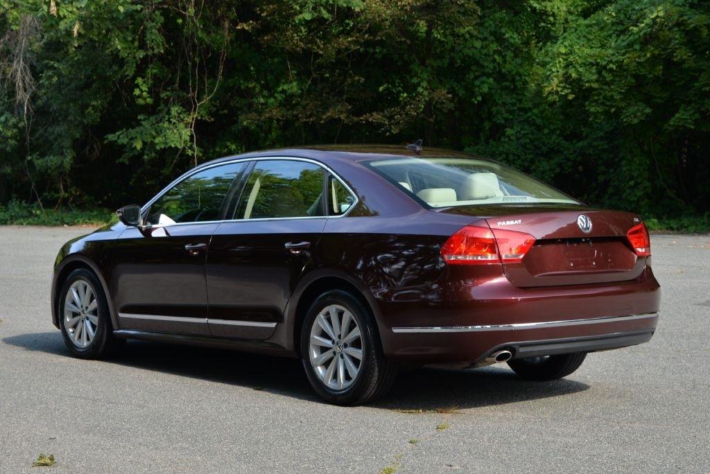 Volkswagen Passat 2.5L SEL 2012