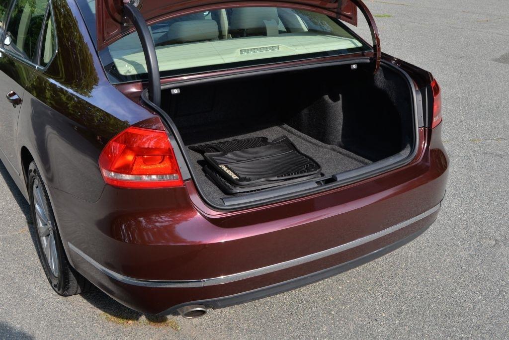 Volkswagen Passat 2.5L SEL 2012