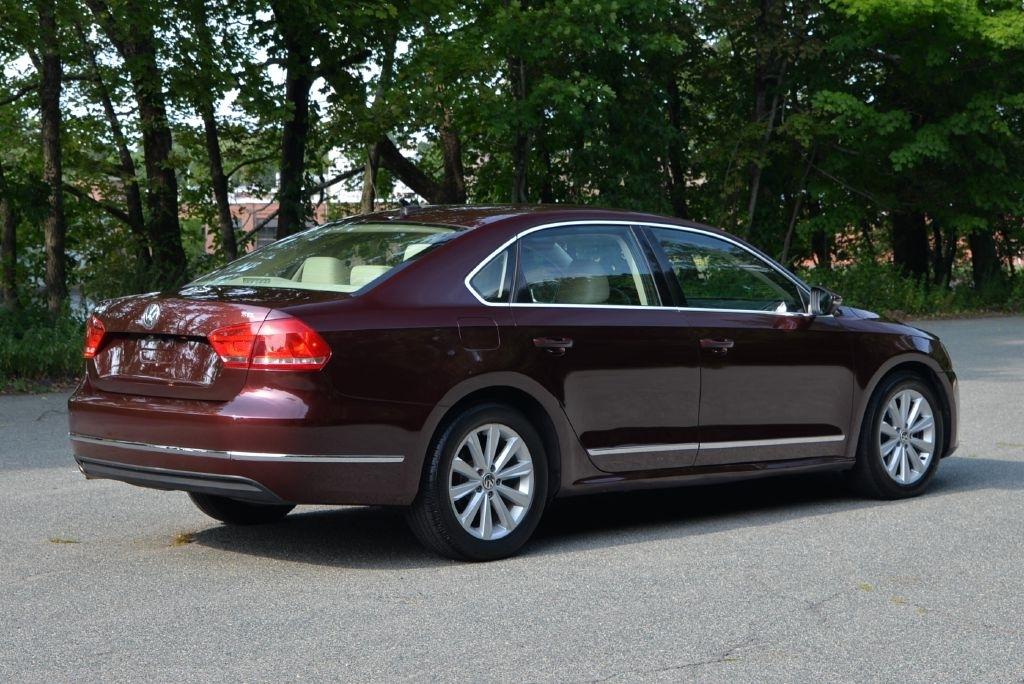 Volkswagen Passat 2.5L SEL 2012