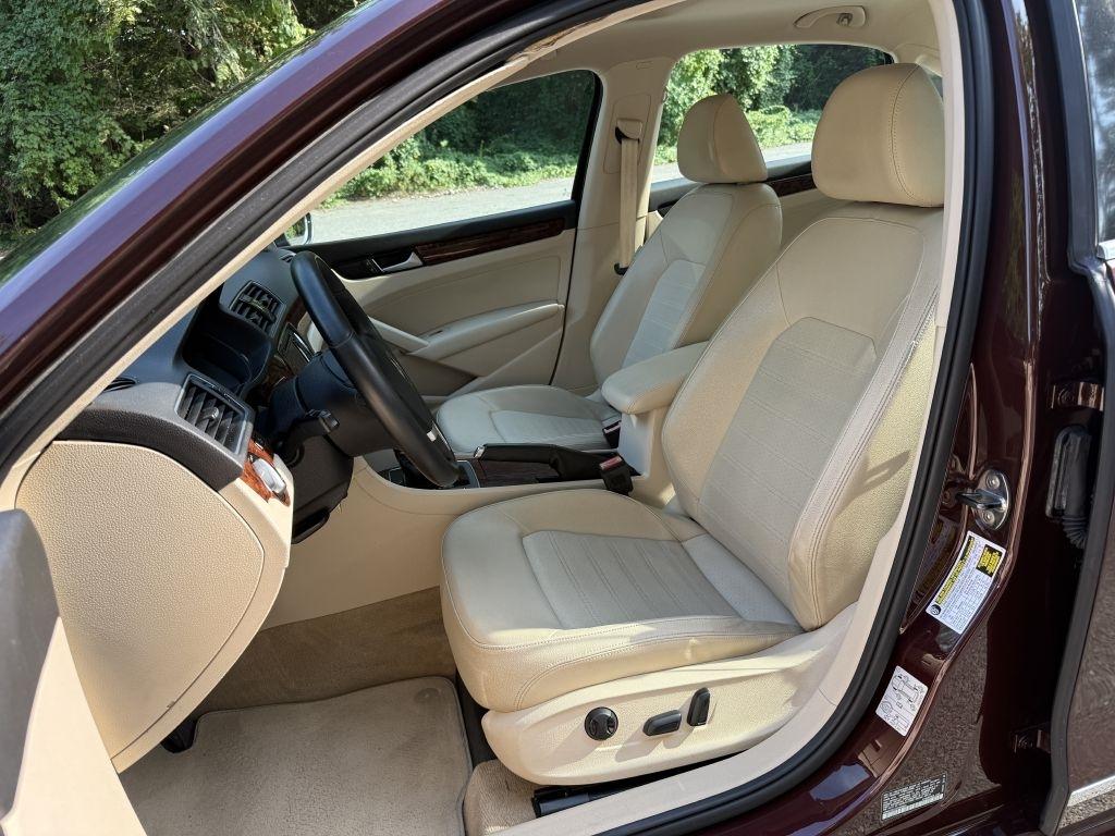 Volkswagen Passat 2.5L SEL 2012