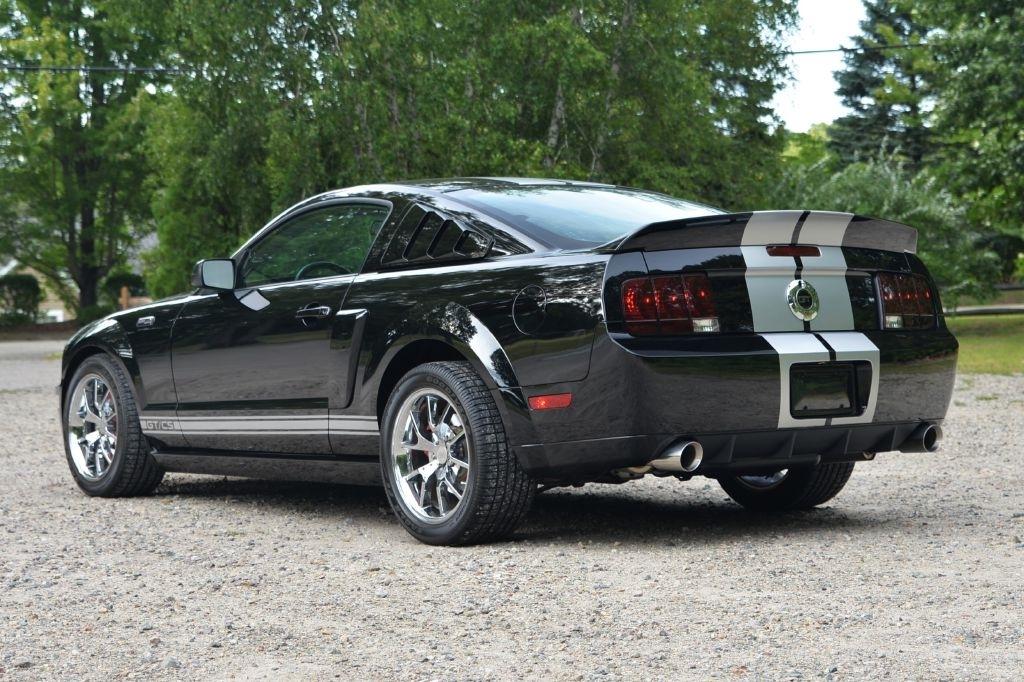 Ford Mustang GT Deluxe Coupe 2007