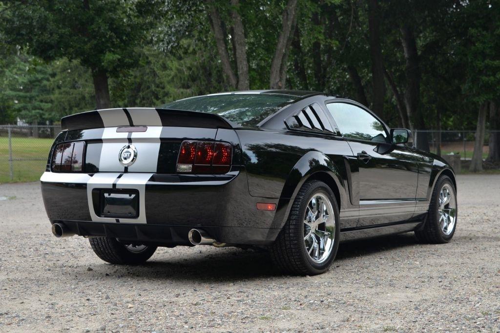 Ford Mustang GT Deluxe Coupe 2007