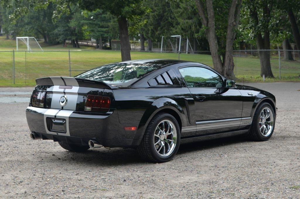 Ford Mustang GT Deluxe Coupe 2007