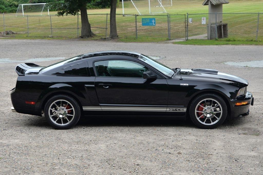 Ford Mustang GT Deluxe Coupe 2007