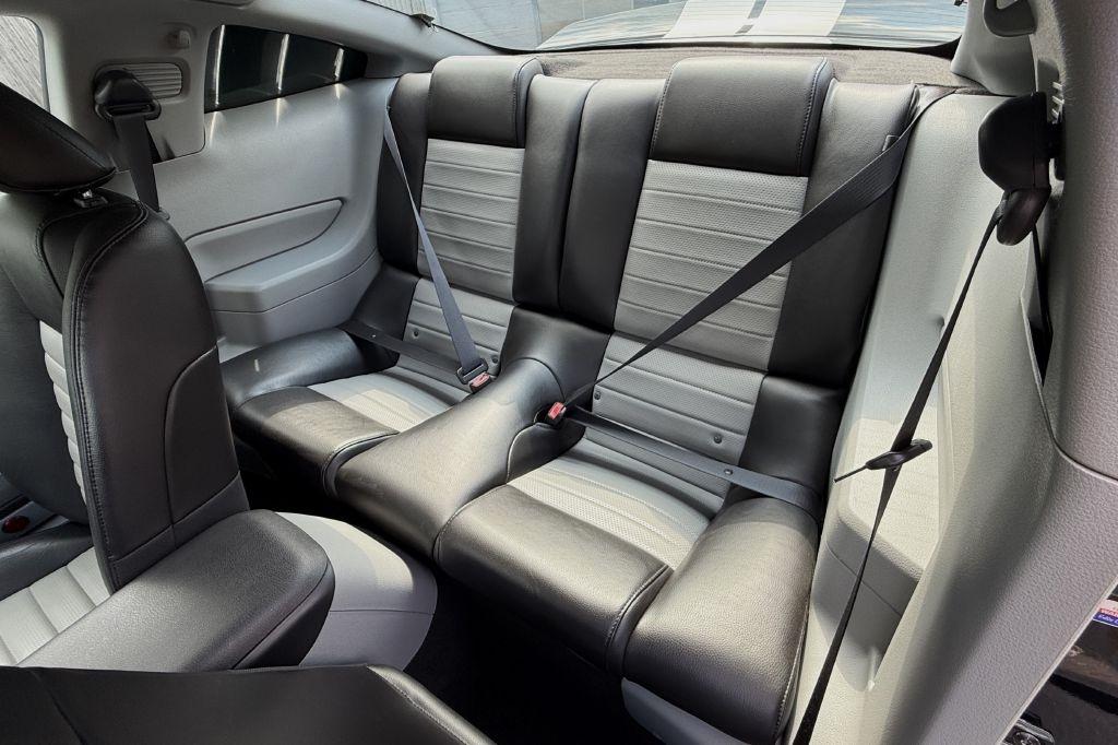 Ford Mustang GT Deluxe Coupe 2007