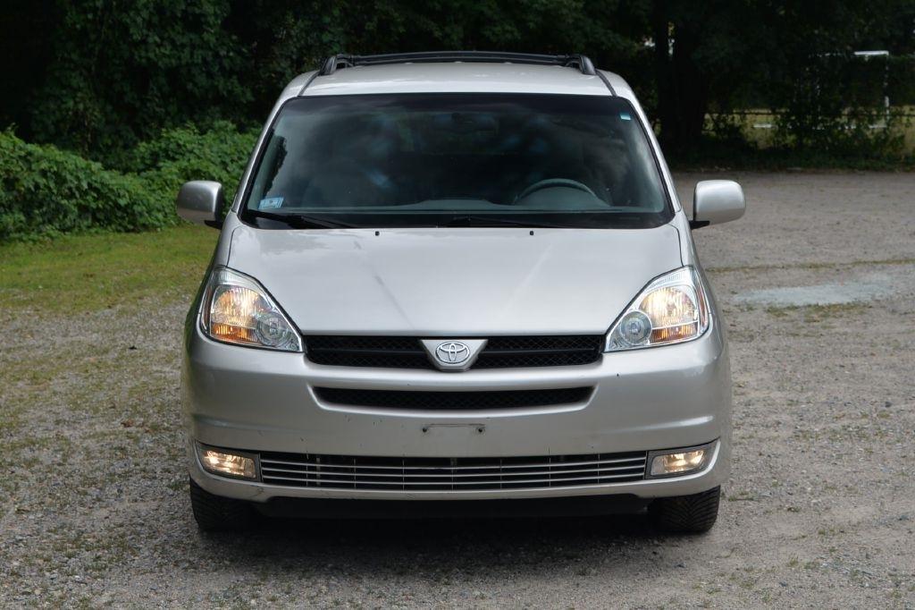 Toyota Sienna XLE 2004