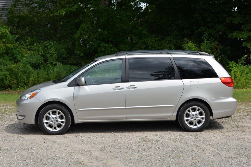 Toyota Sienna XLE 2004