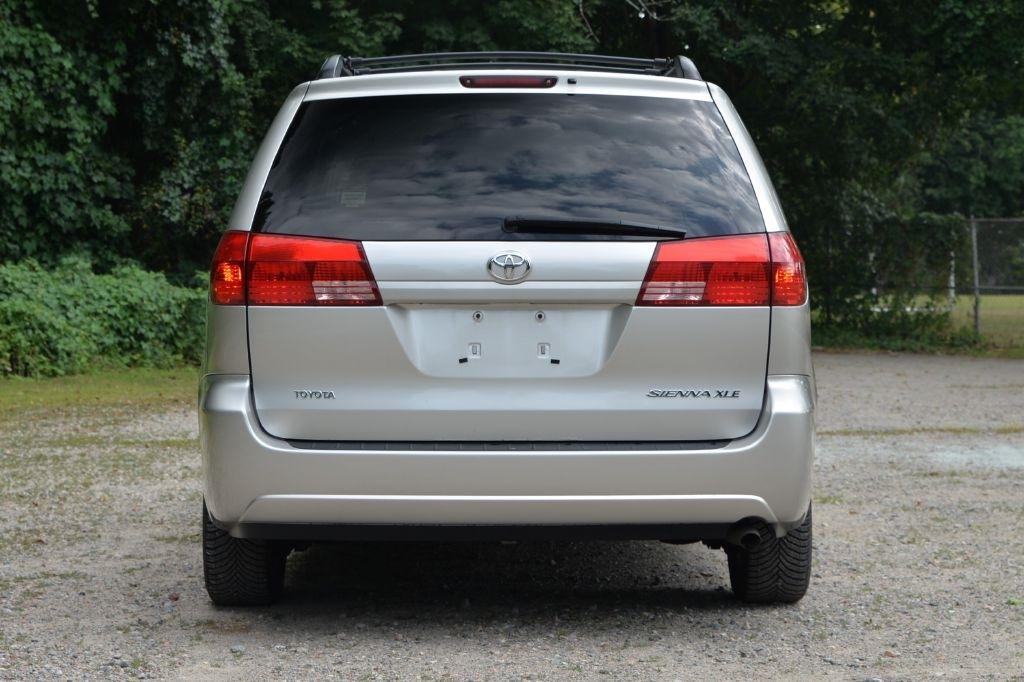 Toyota Sienna XLE 2004