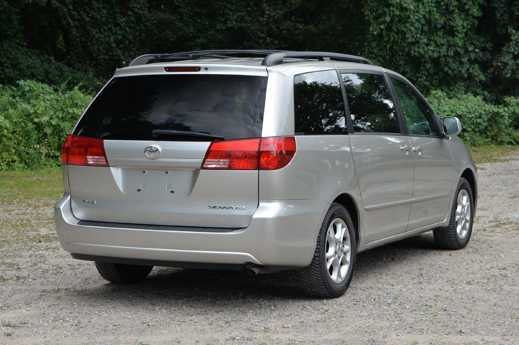 Toyota Sienna XLE 2004
