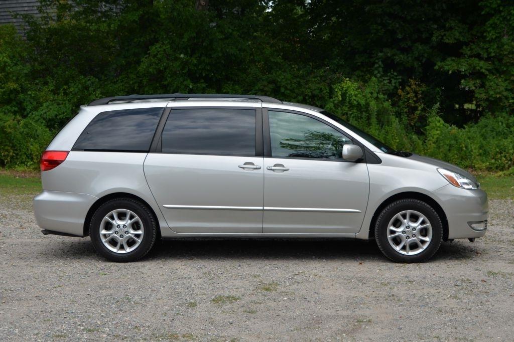 Toyota Sienna XLE 2004