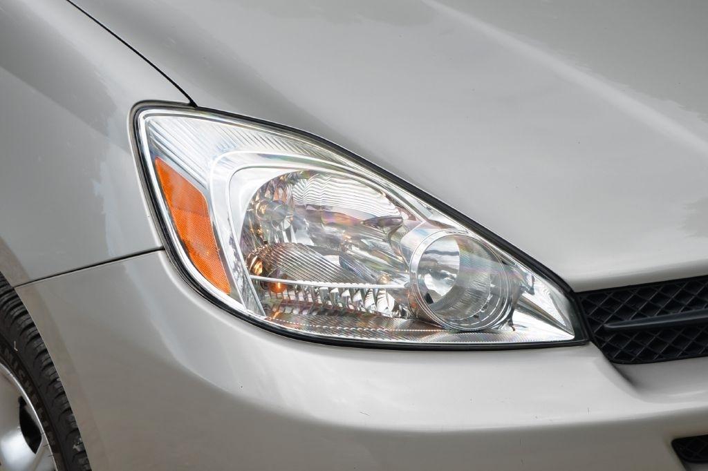 Toyota Sienna XLE 2004