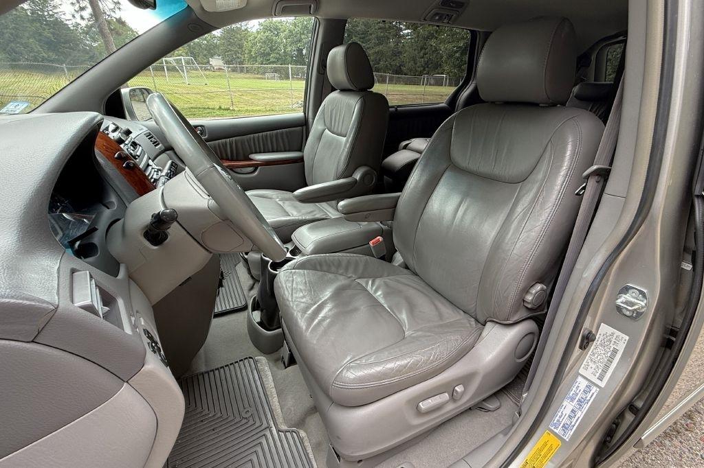 Toyota Sienna XLE 2004