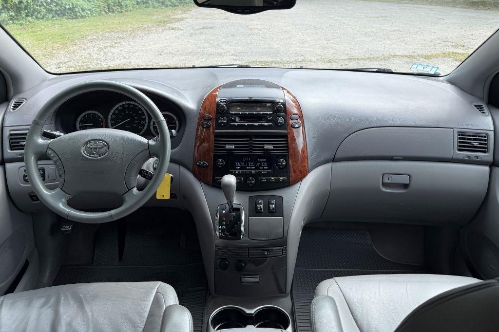 Toyota Sienna XLE 2004