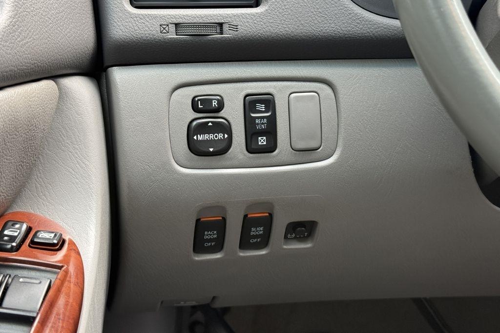 Toyota Sienna XLE 2004