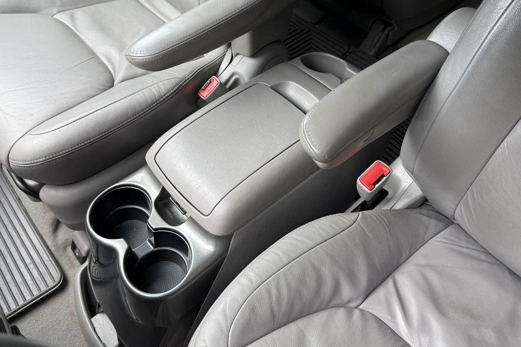 Toyota Sienna XLE 2004